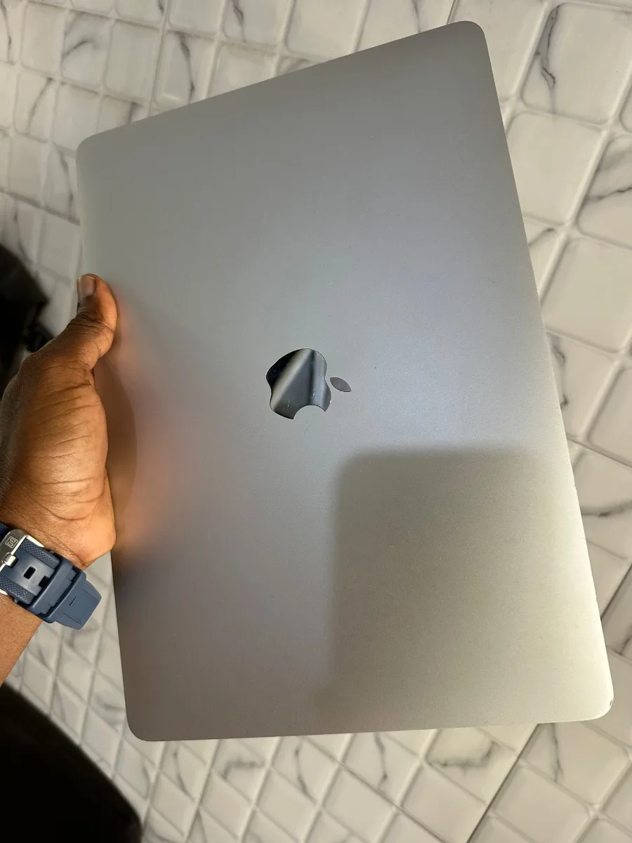 macbook air 2020 — 240 FCFA chez sikory informatique, Marché Colobane Dakar