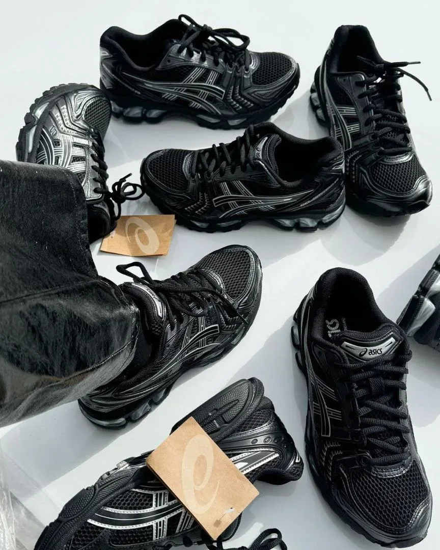 Asics — Dara dji shoes, Marché Colobane Dakar