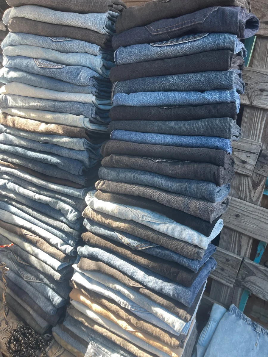 Jean disponible — 3 000 FCFA chez ABBA business, Marché Colobane Dakar