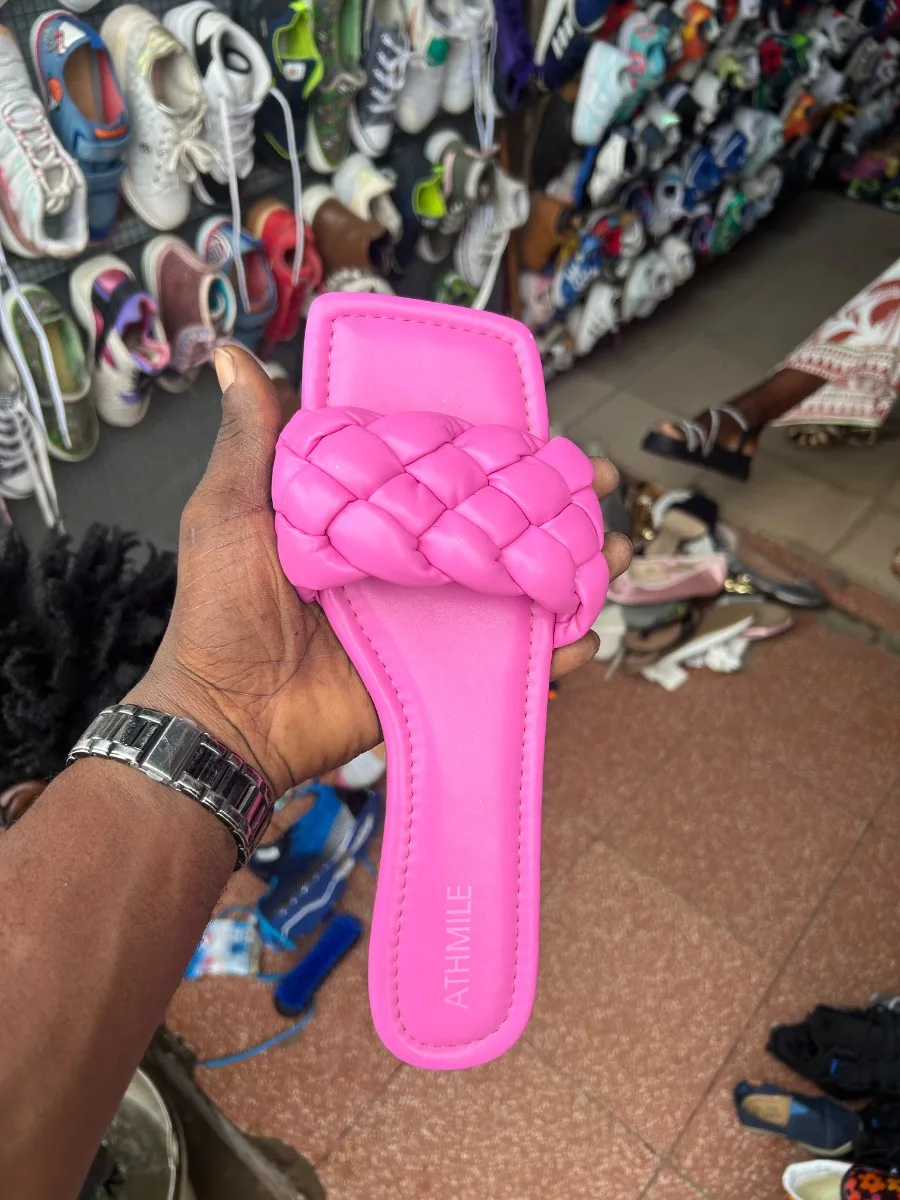 À écouter — Chaussures & Sacs — Mor shoes, Marché Colobane Dakar