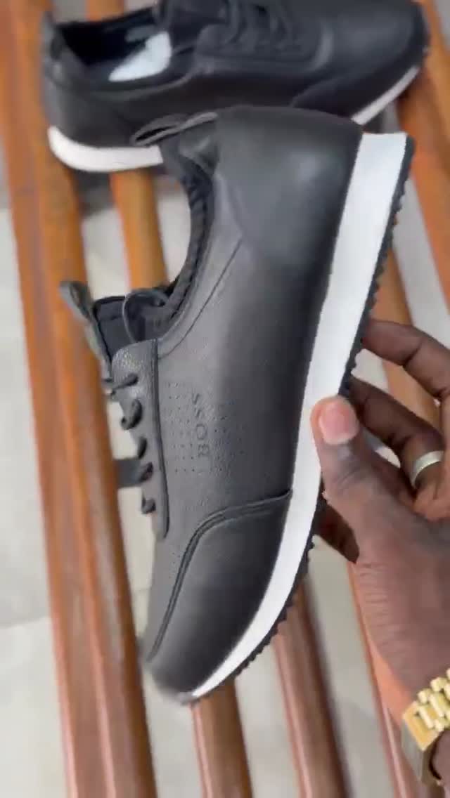 À écouter — Chaussures & Sacs — AKD-SHOES, Marché Colobane Dakar