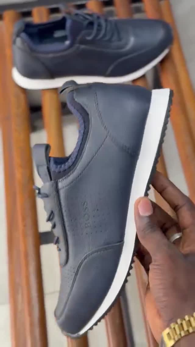 À écouter — Chaussures & Sacs — AKD-SHOES, Marché Colobane Dakar